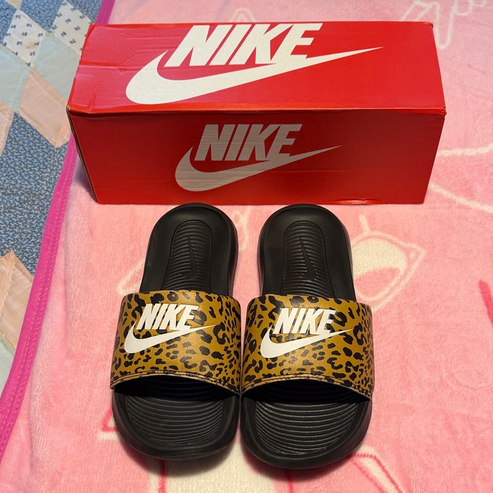 Womens sandals